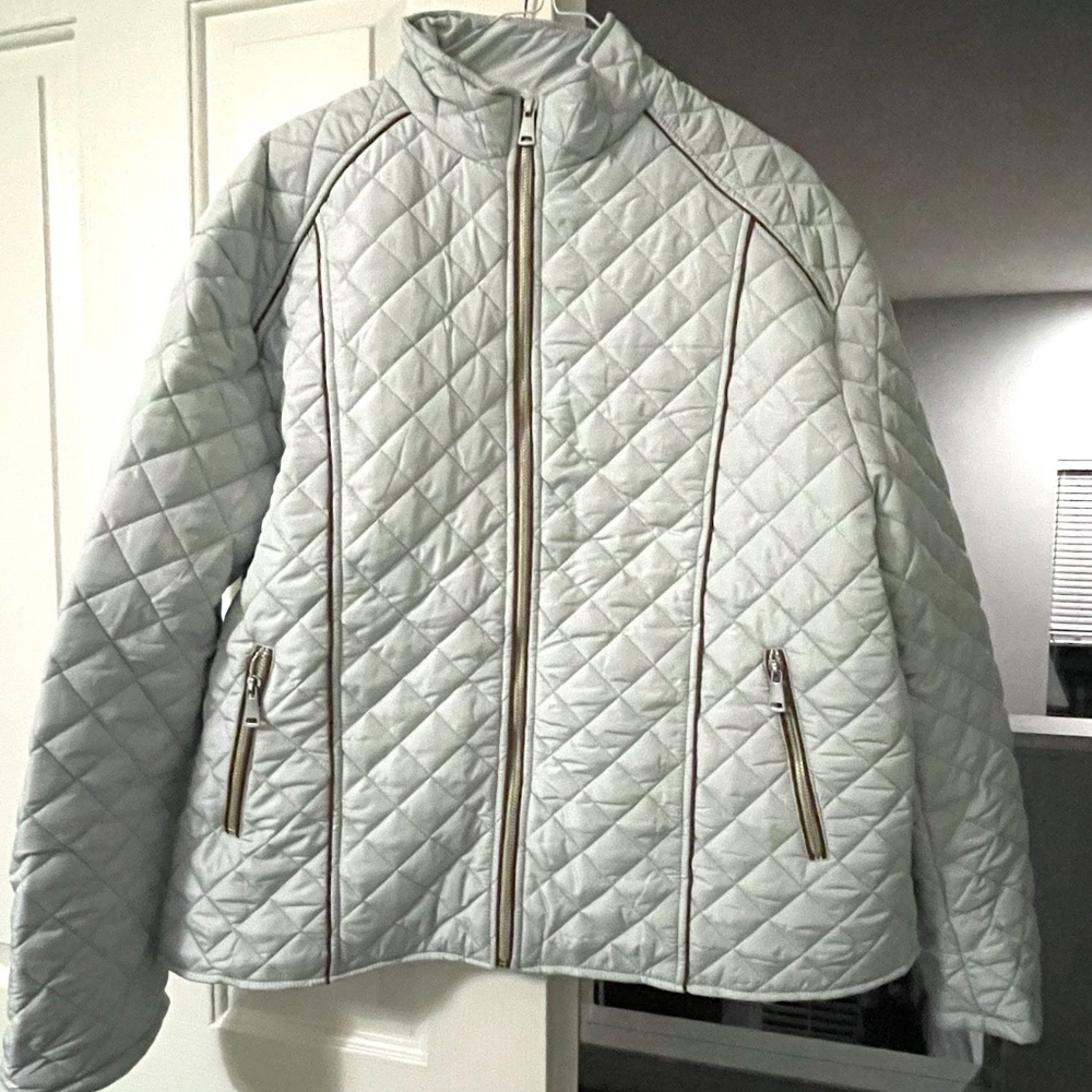 New Quilted puffer jacket, women, Size XXL,very light blue with brown piping.